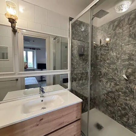 - The V Collection Apartment *